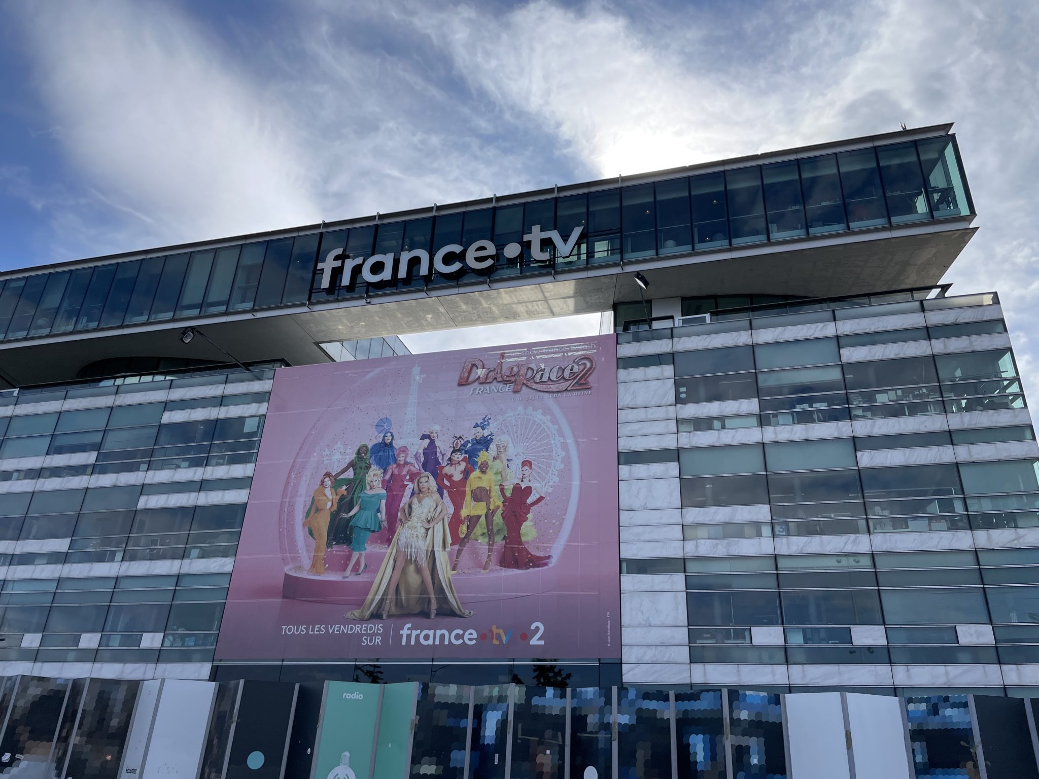 Affiche royale pour les Reines de la Nuit, côté Seine