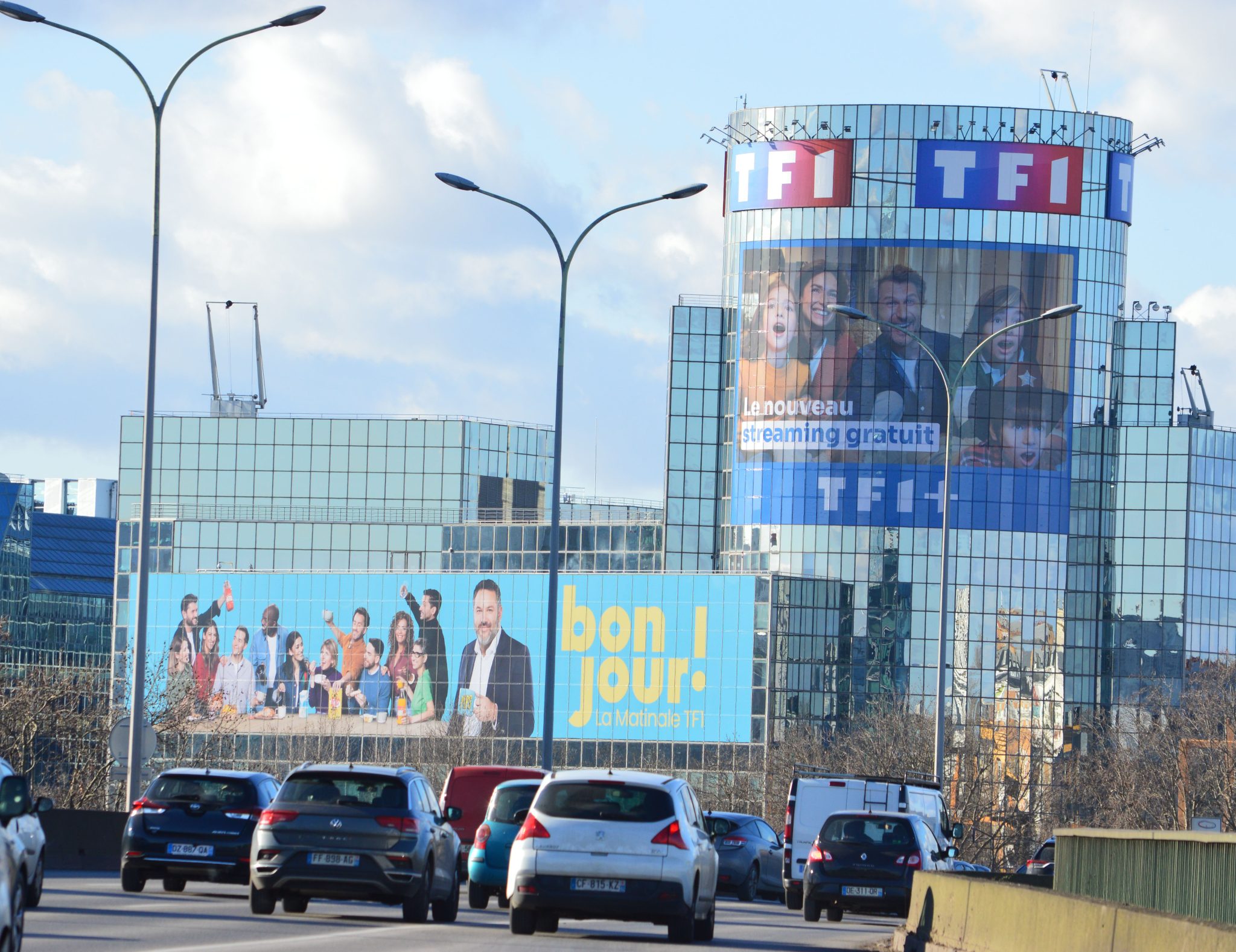 Nouveautés avec les lancements de Tf1 + et de la Matinale de Bruce Toussaint, avec Bonjour !